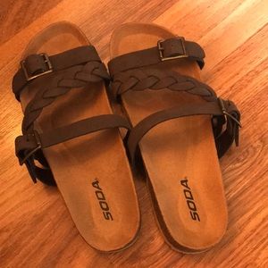 Soda sandals